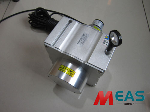 ����������λ�ƾ��a�����x��С����ָ�c(di��n)�Ի�