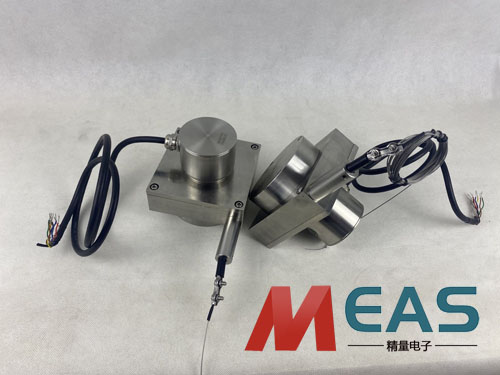 拉線位移編碼器要根據(jù)被測量點的運動軌跡保持垂直