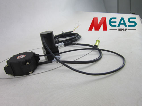 拉線位移編碼器輸出電纜加防護裝置以免因外力損壞