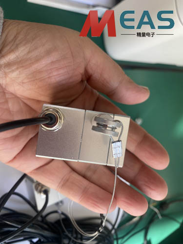 拉繩位移編碼器通過(guò)計(jì)數(shù)設(shè)備來(lái)知道其位置