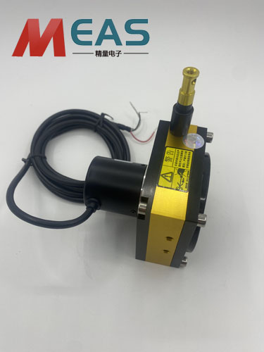 ����������λ�ƾ��a���ھ��_�Է����_�����µĸ߶�